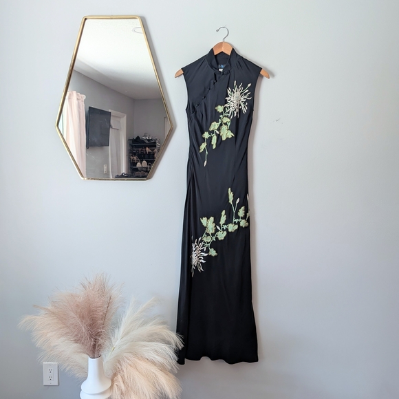 Sue Wong Dresses & Skirts - Vintage Sue Wong 100% Silk Black Floral Women's Dress Size 6